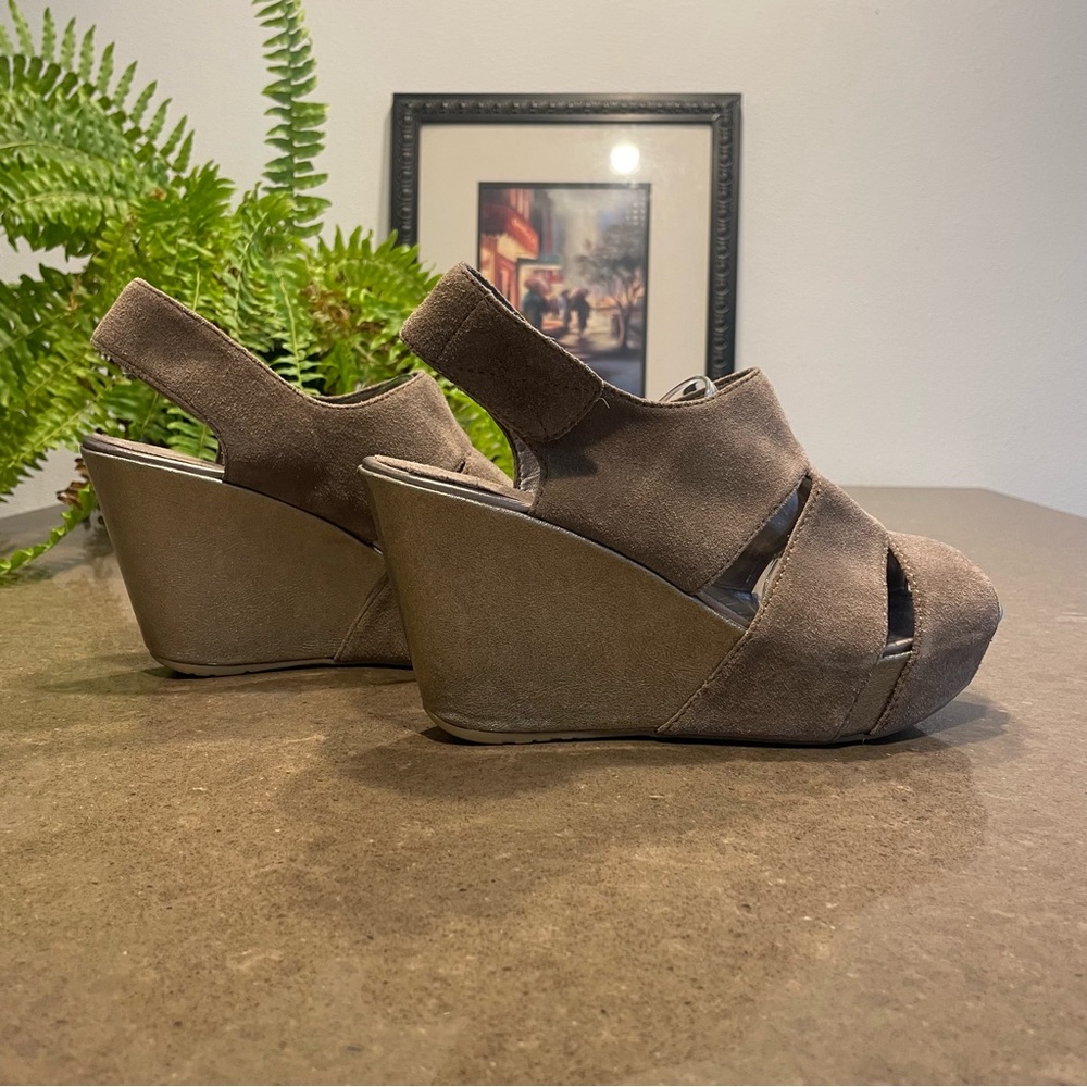 Reaction By Kenneth Cole Gray Strappy Wedges View 2